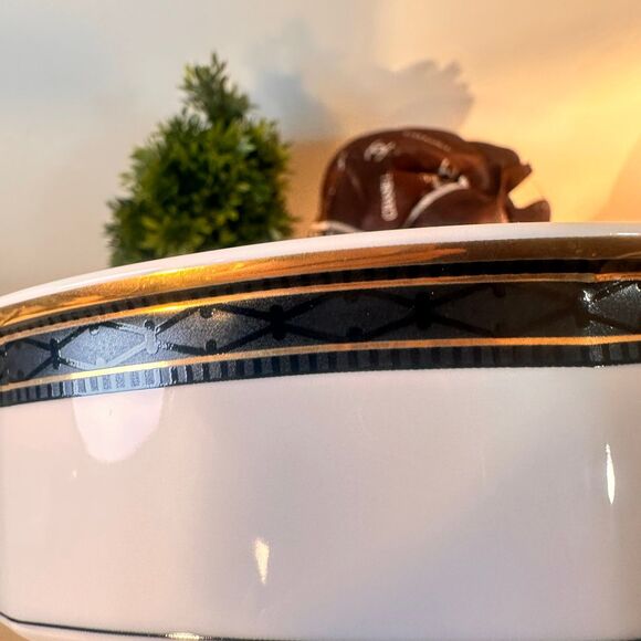 Fine China Christopher Stuart Bowl
by CHRISTOPHER STUART - Picture 8 of 11